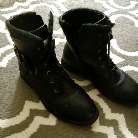 Fabulous Black Boots - Picture 3 of 4